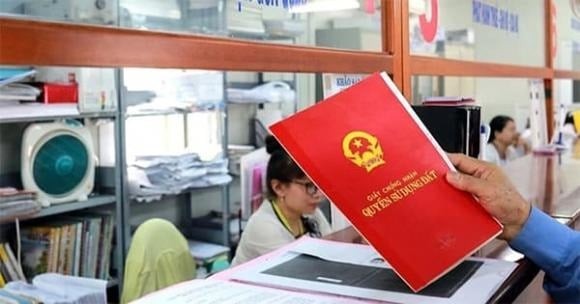 Một thay đổi quan trọng là UBND cấp xã sẽ có thẩm quyền cấp sổ đỏ.