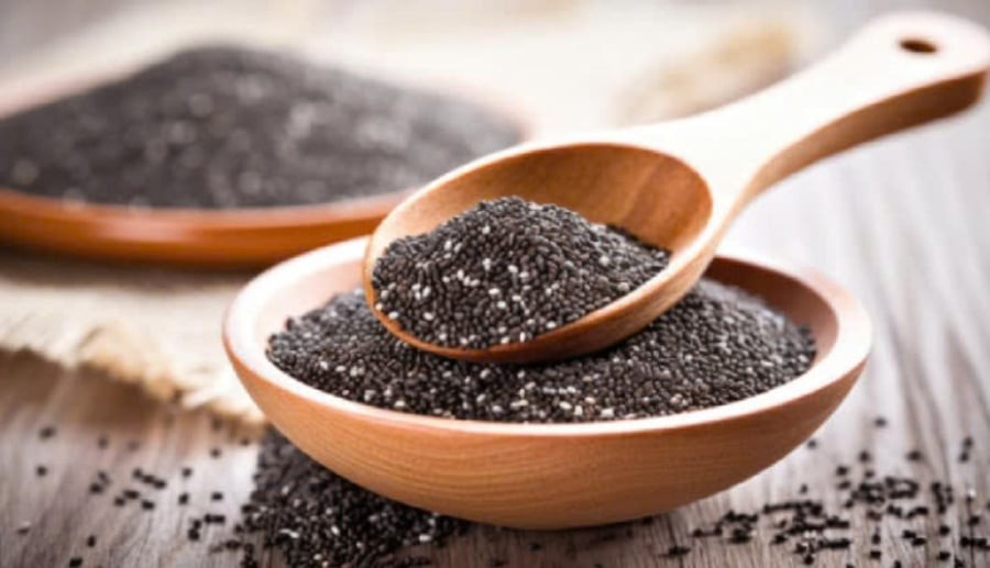 Một cách khác để chăm sóc da đầu khỏe mạnh là kết hợp hạt chia với nước cốt chanh. 