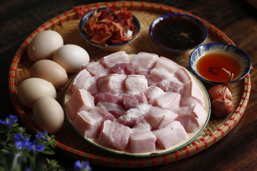 Không ít người nấu thịt kho thường gặp tình trạng thịt bị khô, dai, hoặc màu nhạt, không lên chuẩn đẹp.