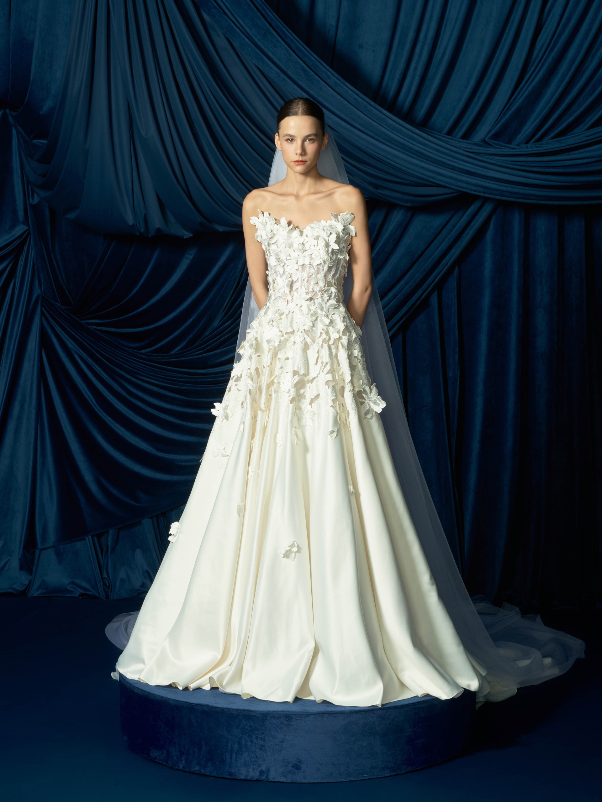 3 trong 10 mẫu đồ cưới được NTK mang đến trong BST Bridal FW25.