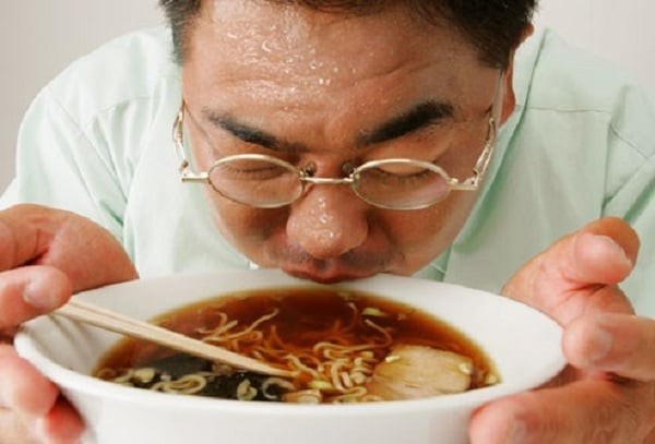 Không nên ăn nhiều mì tôm