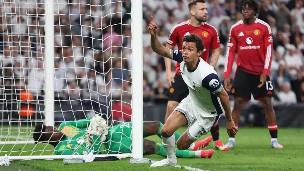 Man Utd và Tottenham sa sút tại EPL khi tập trung vào đấu trường Châu Âu