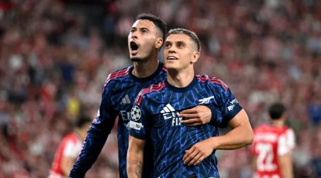 Arsenal bùng nổ ở những phút cuối.