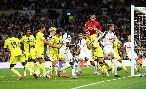 Sai lầm của thủ thành Luiz Junior khiến Villarreal chịu thua sát nút trước Tottenham Hotspur.