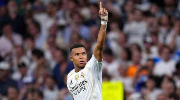 Mbappe ghi cả hai bàn thắng giúp Real Madrid ngược dòng thắng Marseille.
