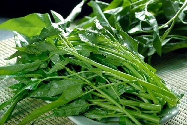 Rau muống là loại rau mùa hè phổ biến trong bữa cơm người Việt.