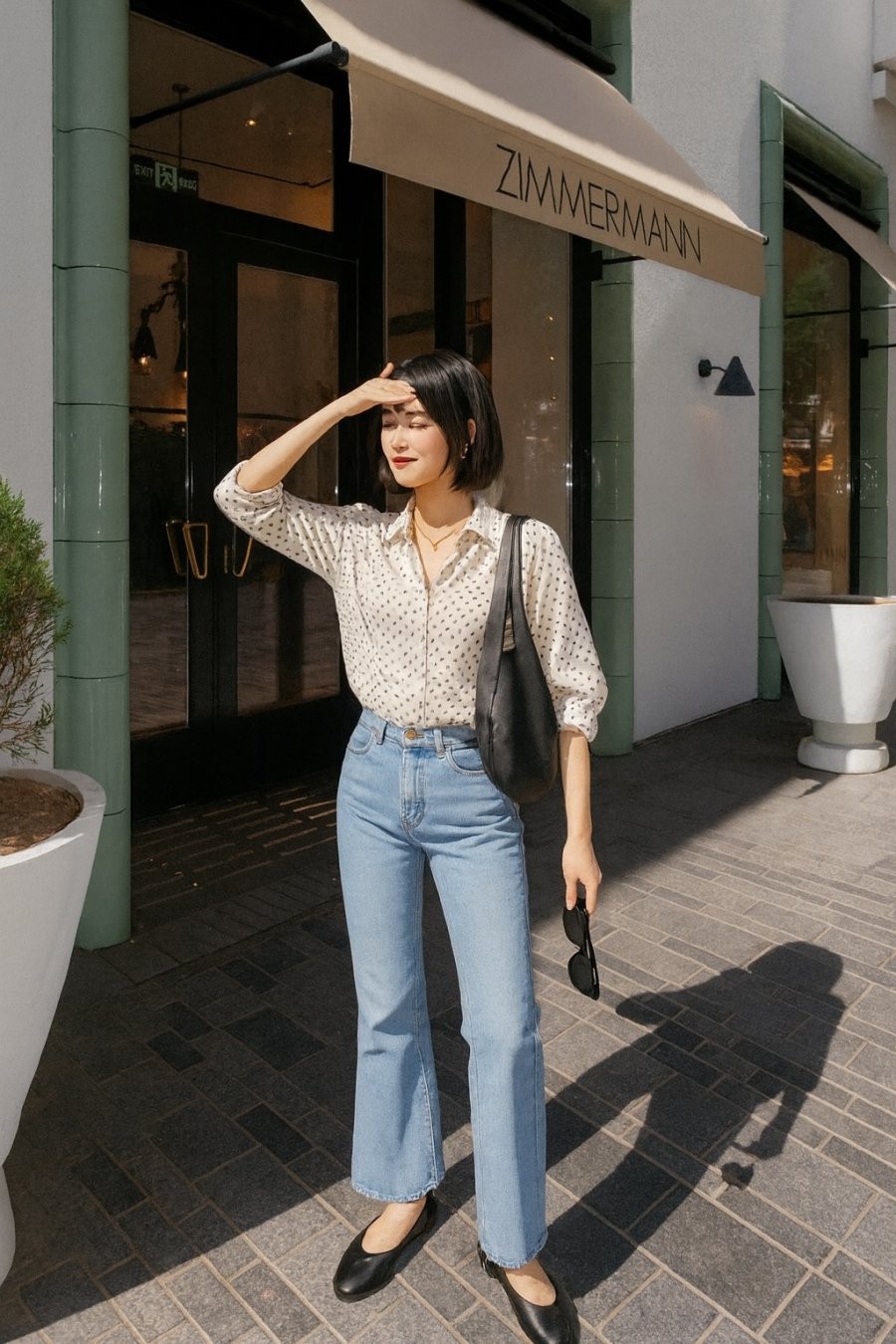 Áo sơ mi chấm bi: Ngọt ngào, nữ tính, mang chút cổ điển nhưng vẫn sang chảnh.