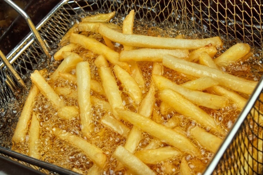 Chiên khoai tây thêm bước này trước khi thả vào chảo dầu: Khoai giòn rụm, vàng ươm, không ỉu
