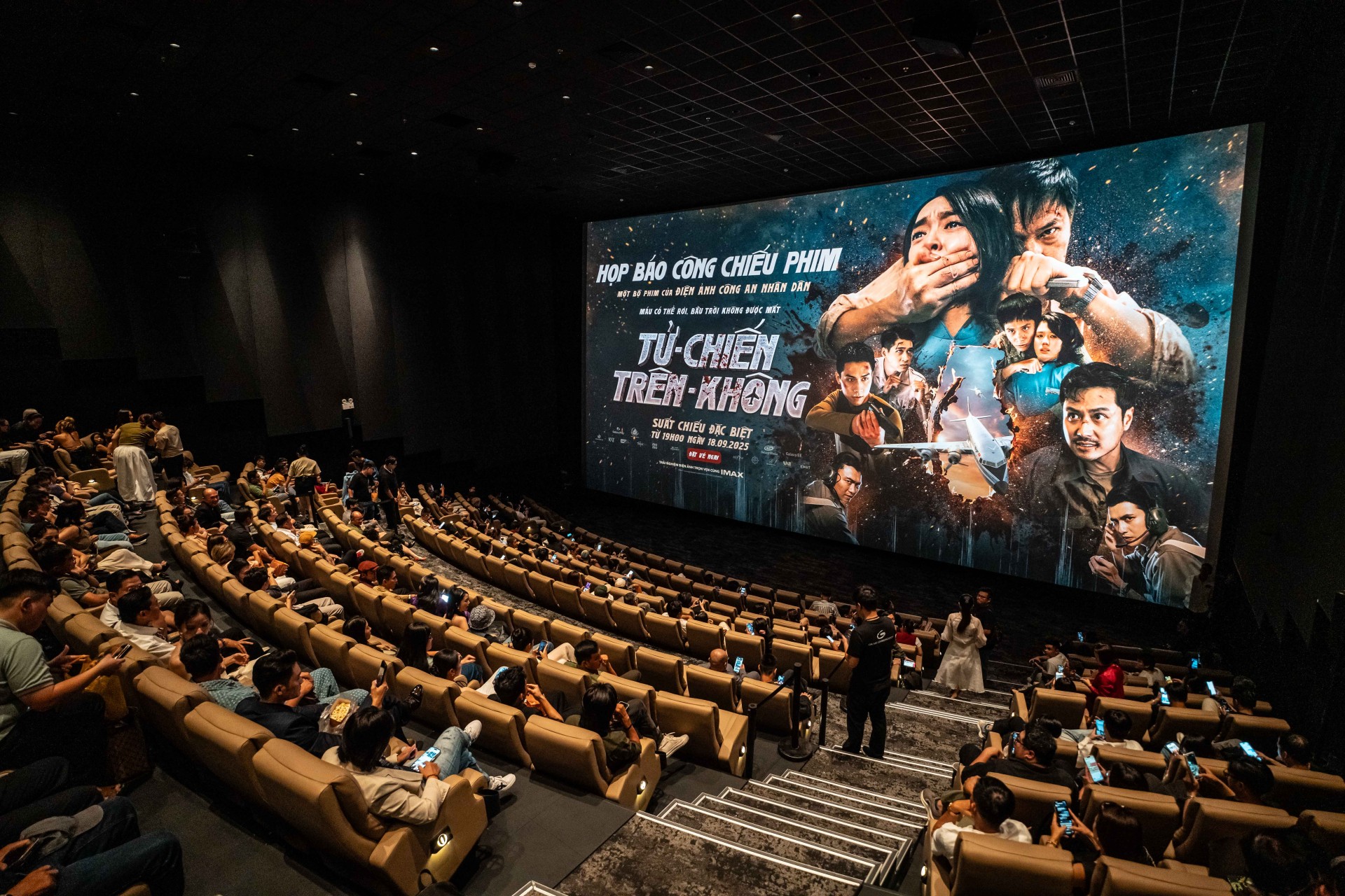 Tử chiến trên không” được công chiếu ở định dạng IMAX®.