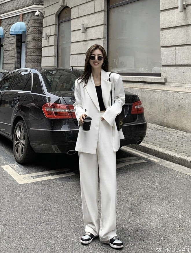 Đây là công thức hoàn hảo cho những ngày bạn muốn thay đổi khỏi chiếc sơ mi quen thuộc