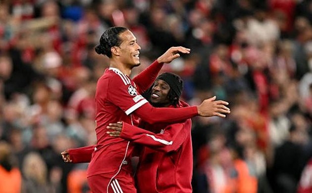 Jeremie Frimpong (7.1): . Trở lại đội hình xuất phát sau chấn thương, Frimpong thường xuyên chơi năng nổ ở cánh phải. Anh đáng lẽ đã có thể ghi bàn sau đường chuyền của Wirtz nhưng lại bỏ lỡ cú sút một cách khó hiểu.