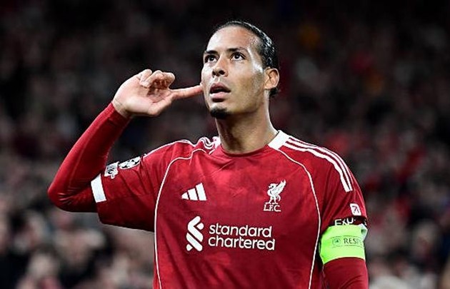 Virgil van Dijk (7.8): . Đội trưởng xuất sắc của Liverpool. Van Dijk vẫn giữ vững phong độ phòng ngự như thường lệ, thắng trong mọi tình huống không chiến và giữ bóng xuất sắc. Khi Liverpool cần bàn thắng quyết định ở những phút cuối, anh đã tỏa sáng đúng lúc.