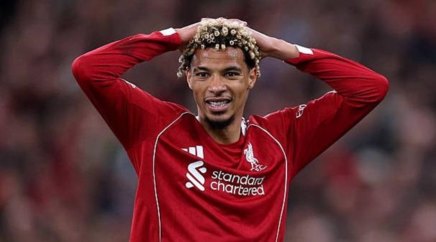 Hugo Ekitike: . Không may khi bị loại khỏi đội hình xuất phát trong trận mở màn Champions League nhưng lại được tung vào sân ngay trước khi trận đấu kết thúc. Anh đã có một số pha chạm bóng tốt nhưng lại bỏ lỡ một cơ hội ghi bàn tuyệt vời ở những giây cuối cùng - mặc dù đường chuyền của Salah đến ở độ cao khó xử.