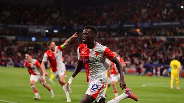 Youssoupha Mbodji đã có trận ra mắt để đời ở C1.