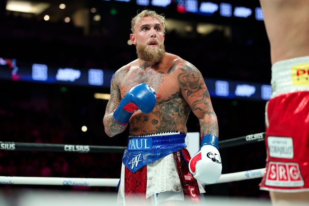 Jake Paul trong trận đấu với Julio Cesar Chavez Jr.