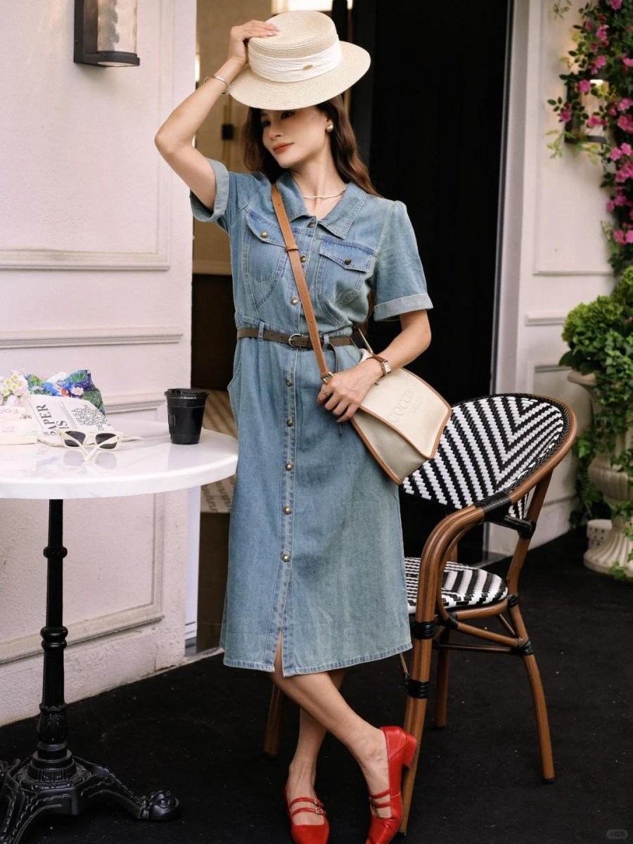 Váy denim luôn chiếm một vị trí đặc biệt nhờ chất liệu bền, đẹp và khả năng ứng dụng đa dạng.