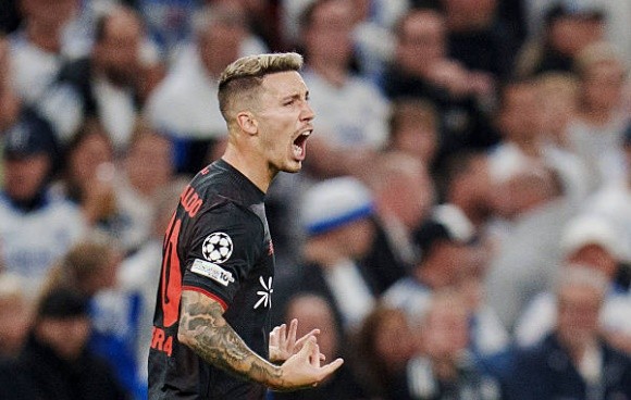 Leverkusen chật vật giành 1 điểm.
