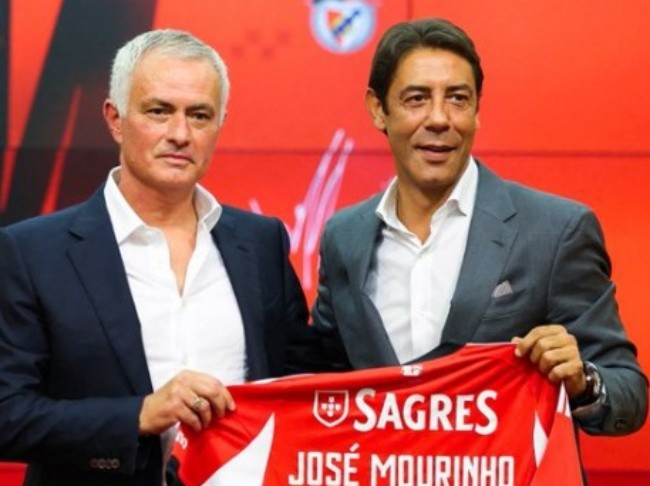 Mourinho ra mắt Benfica.