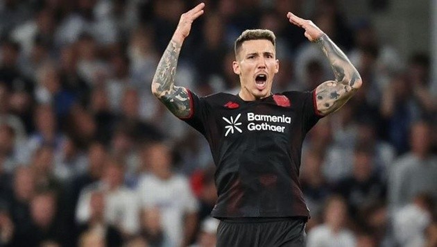 Grimaldo thể hiện tài sút phạt giúp Leverkusen giành điểm tại Champions LEague
