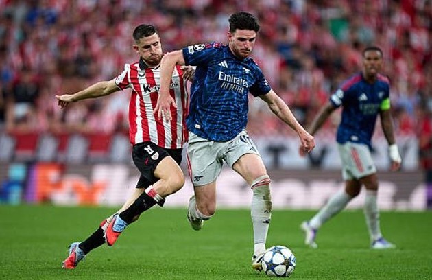 Arsenal đang cân nhắc chi số tiền lớn cho Oihan Sancet.