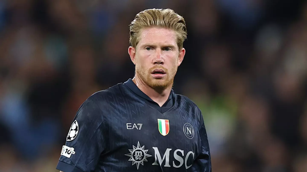 De Bruyne phải rời sân sớm và không thể giúp Napoli xoay chuyển cục diện trước Man City.