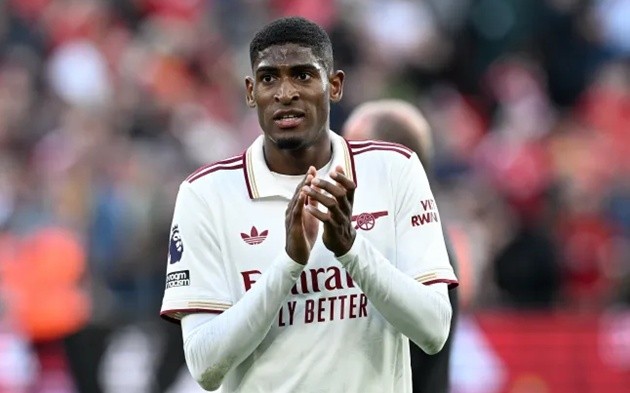 Mosquera làm Arsenal quên đi Saliba