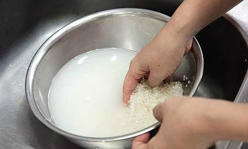 Nước vo gạo đừng bỏ đi mà phí