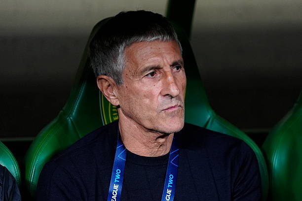 HLV Quique Setien phải khâu 4 mũi sau trận đấu với CAHN.
