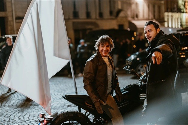 Ben Winston chỉ đạo hành động cho Tom Cruise.