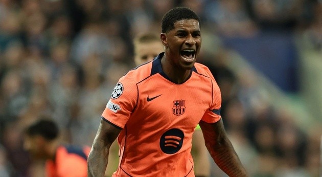 Rashford ghi 2 bàn vào lưới Newcastle.