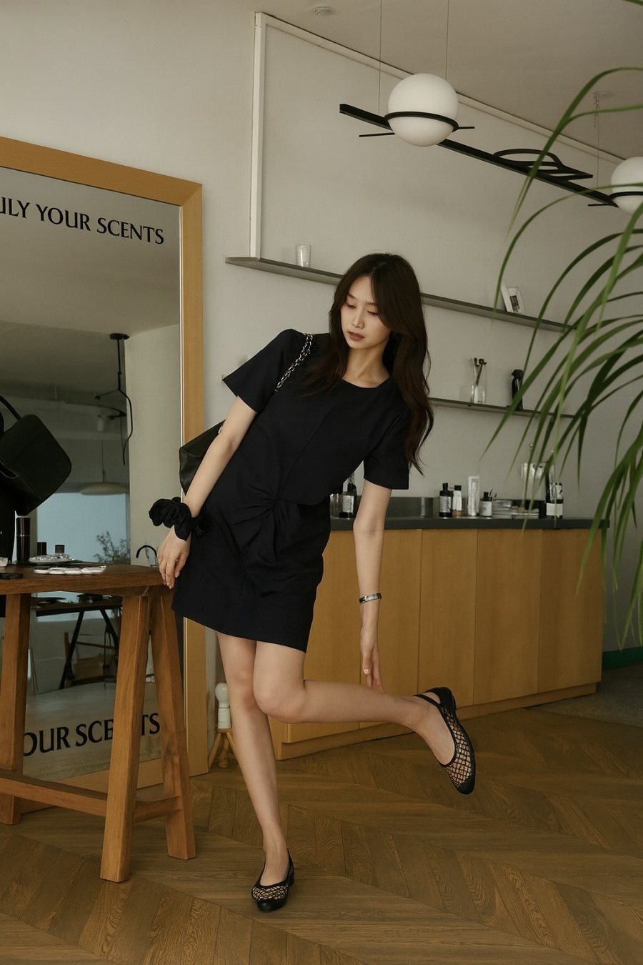 Váy đen ngắn – đơn giản mà cuốn hút