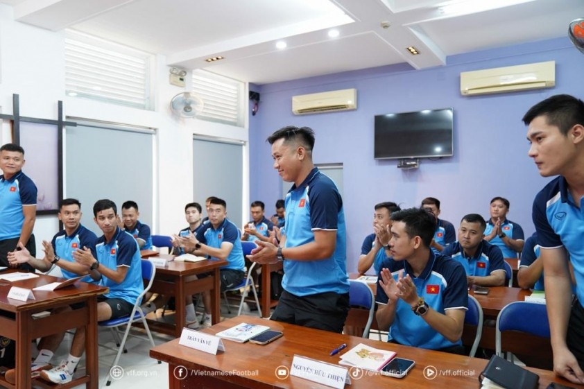 Trần Văn Vũ tiếp tục hành trình học hỏi cùng khóa đào tạo HLV AFC. Ảnh: VFF.