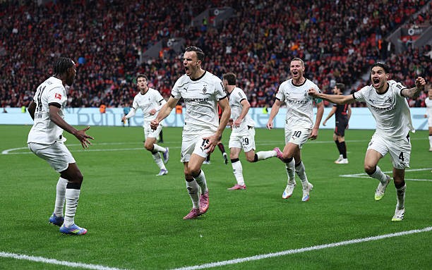 Monchengladbach đã chiến đấu kiên cường đến phút cuối.