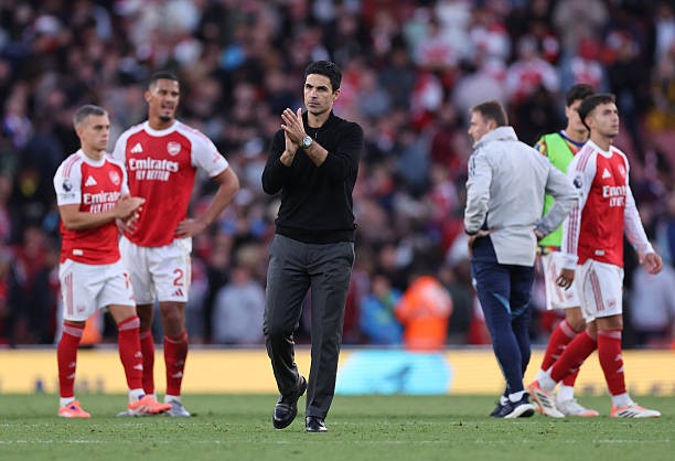 HLV Mikel Arteta không thể giúp Arsenal đánh bại Manchester City.
