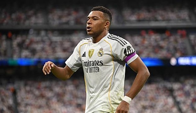 Kylian Mbappe thừa nhận anh không thể giành danh hiệu Quả bóng vàng năm nay.
