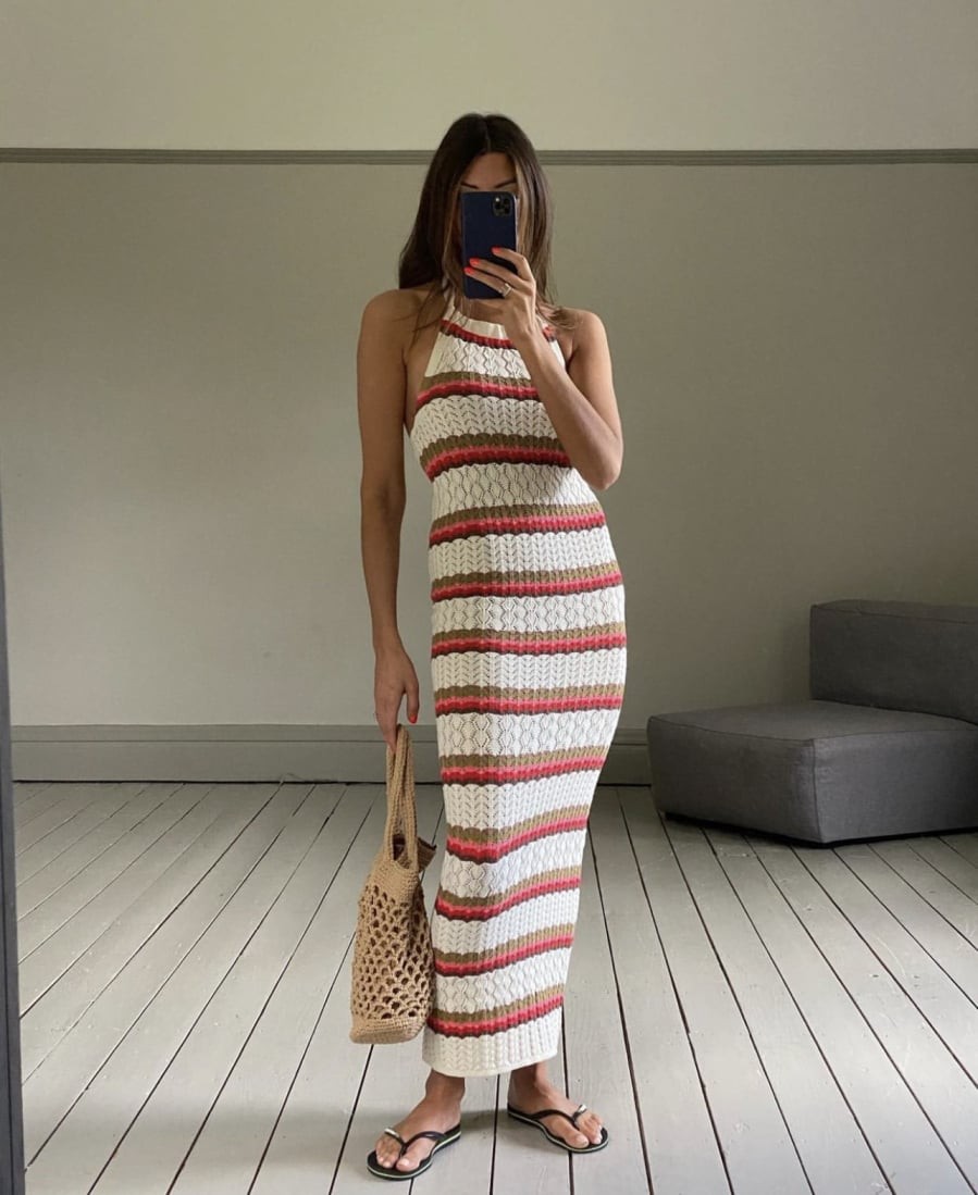 Khi phối cùng sandal quai mảnh hoặc giày bệt, tổng thể outfit trở nên nhẹ nhàng, thanh thoá