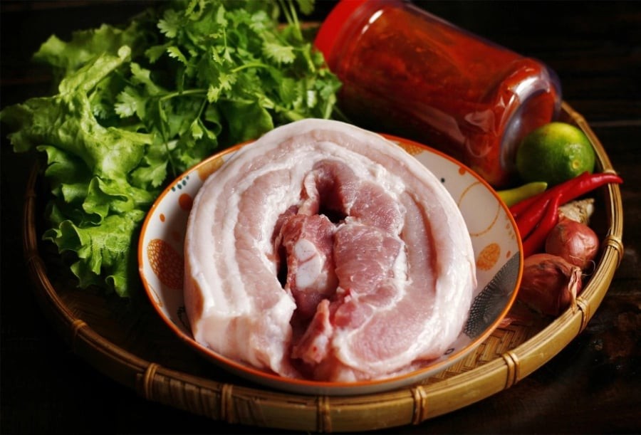 Thực tế, việc lựa chọn cho thịt vào nồi nước sôi hay nước lạnh ngay từ đầu lại quyết định rất lớn đến chất lượng món ăn.