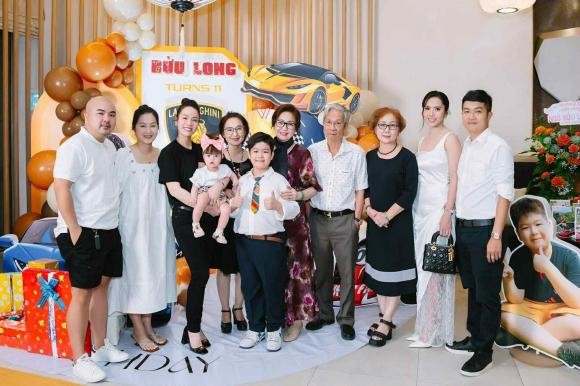 Nhật Kim Anh chung khung hình với chồng cũ và bạn gái mới, thái độ của cả hai gây chú ý