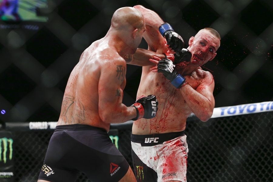 Robbie Lawler đối mặt Rory MacDonald trong trận đấu tại UFC 189