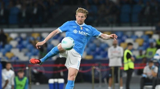 De Bruyne thoát được án phạt từ trọng tài.