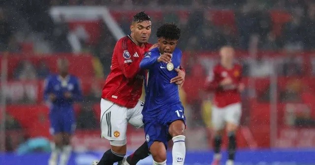 Santos thể hiện ấn tượng trước MU.
