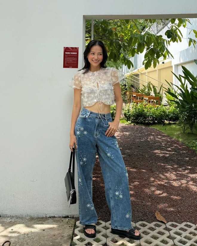 Phương Khánh vẫn thường ưu tiên áo lửng để giữ tỷ lệ vóc dáng cân đối, tạo hiệu ứng “hack dáng” khéo léo.