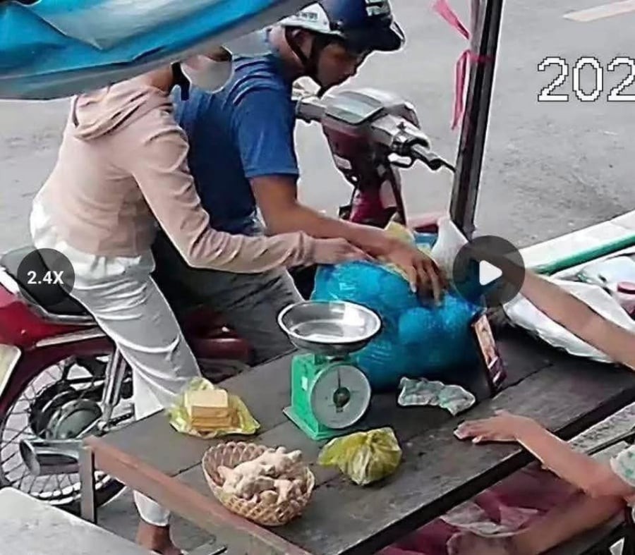 Mẹ của nạn nhân, bà Lê Ngọc M., cho biết sự việc xảy ra vào khoảng 17 giờ 47 phút ngày 21-9. 