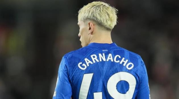 Garnacho mờ nhạt trong ngày ra mắt Chelsea.