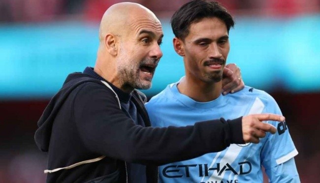 Man City bị đặt dấu hỏi xoay quanh lối chơi.