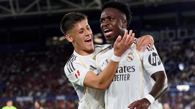 Vinicius tỏa sáng trước Levante.
