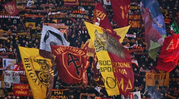 CĐV Roma có thừa sự cuồng nhiệt.