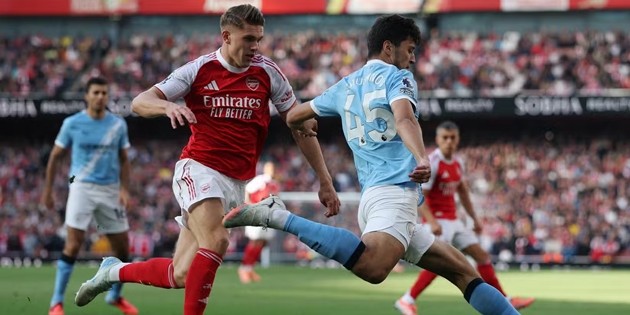 Arsenal nên xoay tua để bảo toàn quân số trên mọi đấu trường.