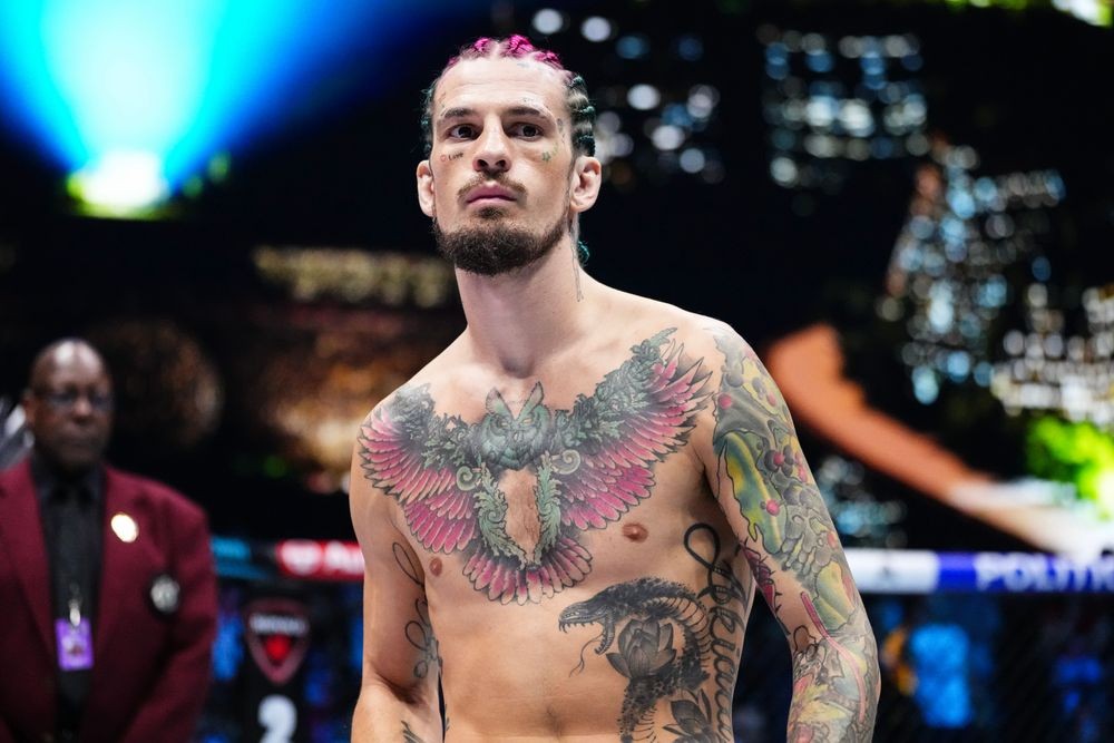 Sean O'Malley và Merab Dvalishvili trong trận đấu tại UFC 306