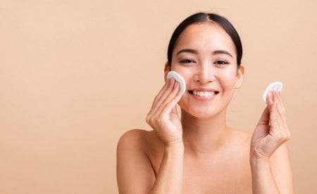 Một làn da sạch chính là nền tảng để các bước dưỡng sau như toner, serum hay kem dưỡng phát huy tối đa công dụng.


